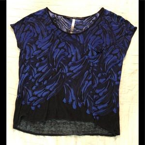 Kinsie L black/blue tiger striped short sleeve